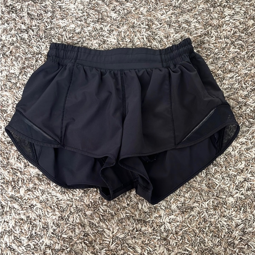 Lululemon Black Hotty Hots 2.5” inseam Low-rise